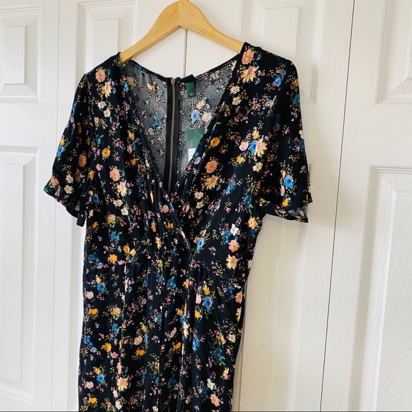 NEW Black Multicolored Floral Cropped Jumpsuit - Picture 5 of 8